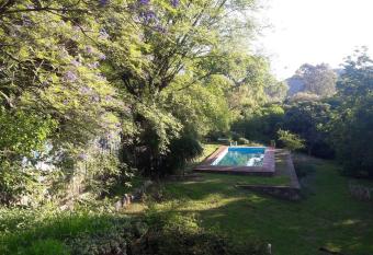 casa en las sierras piscina y rio cerca has Balcony rooms