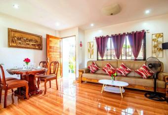 Spacious 2-Bedroom Apartment   WIFI   NETFLIX has Balcony rooms