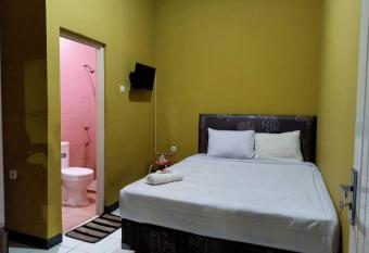 PONDOK CHILLY allows 18 year olds to book a room