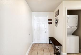 Newly renovated condo sits right across the street from the Gulf of Mexico- LTW 1430 has rooms with a private hot tub