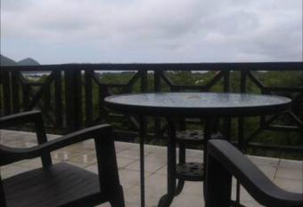 Dore Haven has Balcony rooms