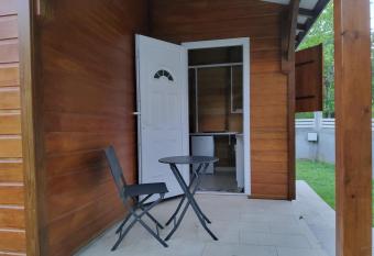 Ekya charmant bungalow en bois has Balcony rooms