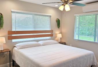 Air Conditioned! Paradise Park Brand new 2-bedroom Suite allows 18 year olds to book a room