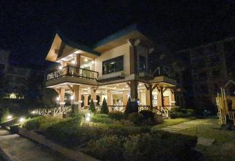 Summer10th Pinesuites Scandinavian Deluxe allows 18 year olds to book a room