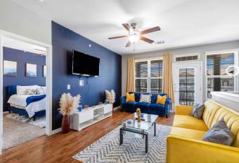    Luxury Slater Blue and Gold   5 Min To Baylor    has Balcony rooms