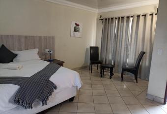 4 Seasons Country Club has Balcony rooms