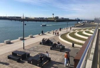 STUDIO-COSY 10 proche Nausicaa allows 18 year olds to book a room