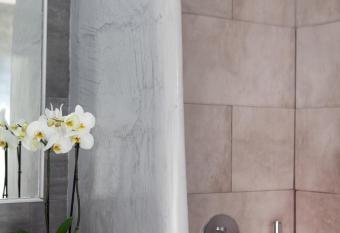 Villa Dina with private Juccuzi has rooms with a private hot tub