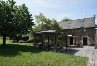 La Grange du Colombier - Saint Geniez d Olt et d Aubrac has Balcony rooms