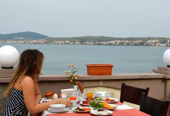 Ayval  k Palas Hotel has Balcony rooms
