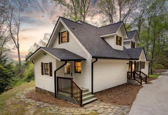 Luxury Chalet on 50 Acres w/ Hot Tub & Game Room allows 18 year olds to book a room