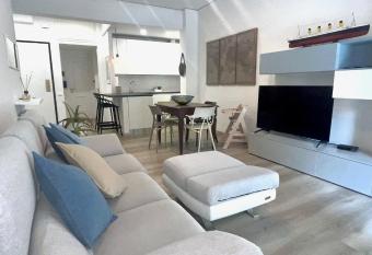 Trilocale,terrazzo,posto auto privato,box,wifi has Balcony rooms