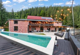 Transylvania House has Balcony rooms