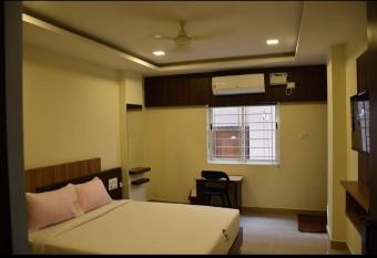 MD Suites has rooms with a private hot tub