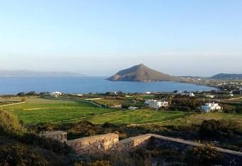 Villa Castanea, 7 minutes from Naousa has Balcony rooms