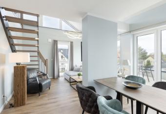 Sturmfrei Galerie 1 has Balcony rooms