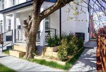 Cozy Corner - Unit 2 has Balcony rooms