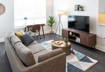 Cozysuites l Upscale 1BR in Downtown Cincinnati has Balcony rooms