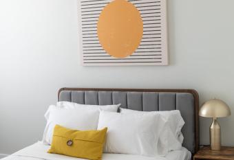 Cozysuites l Luxe 2BR in Downtown Cincinnati has Balcony rooms