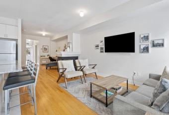 Mountain View Townhouse Fresh and Bright at Blue has Balcony rooms