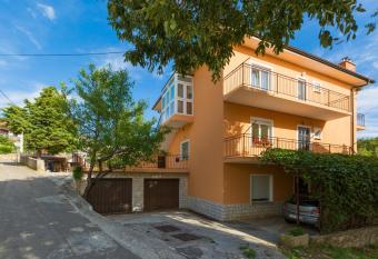 Apartman Fran has Balcony rooms