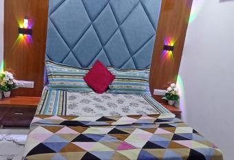 hotel sanskar villa has Balcony rooms