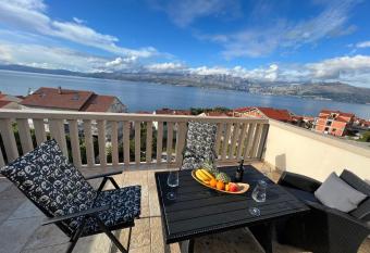 Apartment Zrinka has Balcony rooms