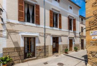 Ca la Senyora dels Arbres has Balcony rooms