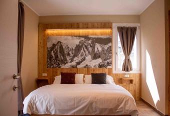 Garni Le Grigne has Balcony rooms