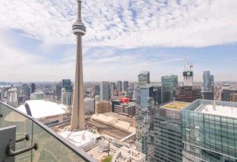 Entire Modern 1bdrm Condo, CN tower view, Free Parking has rooms with a private hot tub
