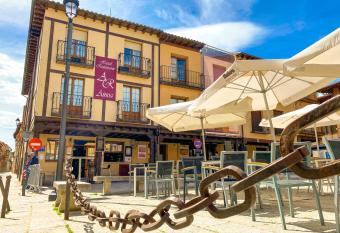 Hostal Ainoa allows 18 year olds to book a room