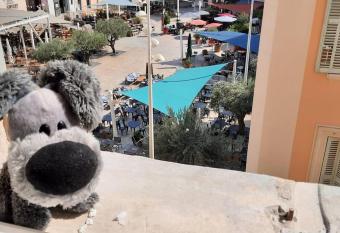 Toulon: T1 cosy quartier historique, proche port allows 18 year olds to book a room