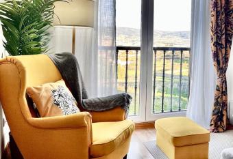 Artabra Infinita Petit Home allows 18 year olds to book a room