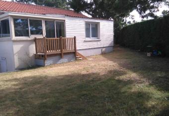 Les   cus has Balcony rooms