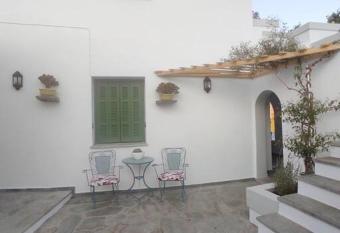 Stellinas Pretty House has Balcony rooms