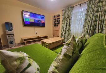 Mackenzie House, 2 Bedroom house allows 18 year olds to book a room