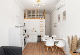 MontS  jour - Logement Climatis   Netflix, Mezzanine allows 18 year olds to book a room