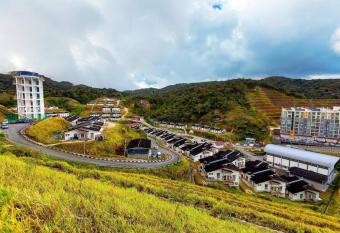BC Homestay @ Equatorial Hill Apartment has rooms with a private hot tub