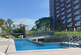 MyHome - Su  te de Luxo pr  ximo ao Shopping Iguatemi e Consulado Americano allows 18 year olds to book a room