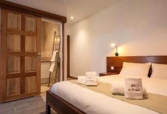 G  te le Fouquet allows 18 year olds to book a room