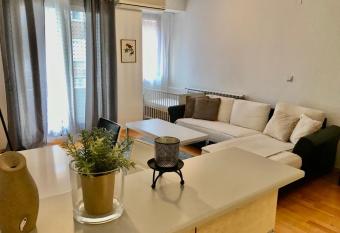 First Choice Apartment has rooms with a private hot tub