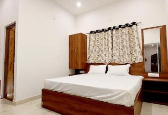 Anya Paradise has Smoking/Balcony rooms