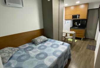 Lindo Studio Pr  x ao Convento e Praia da Costa Automatizado allows 18 year olds to book a room