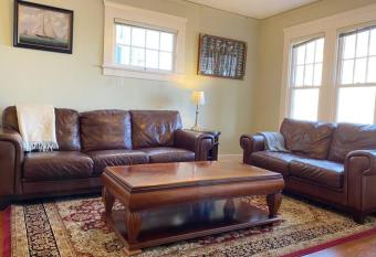 Historic Downtown Riverview Flat, No. 1 has Balcony rooms