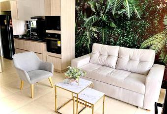 Descanso y Confort 3 Luxury has rooms with a private hot tub