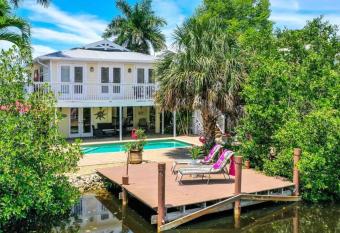 3B 3BA Tropical Paradise WATERFRONT POOL HOUSE - On Canal - DIRECT ACCES TO GULF has Balcony rooms