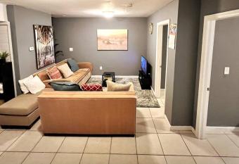 Perfect 2 bedrooms Apartment Near NYC / Newark EWR has rooms with a private hot tub