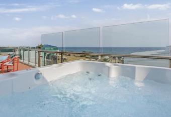 Stay d&D villa 1 has rooms with a private hot tub