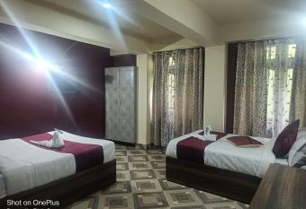 Surenz kitchen & Homestay. has Balcony rooms