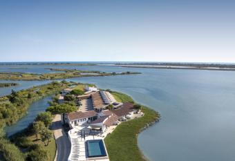 Lodge Sainte Helene has Balcony rooms